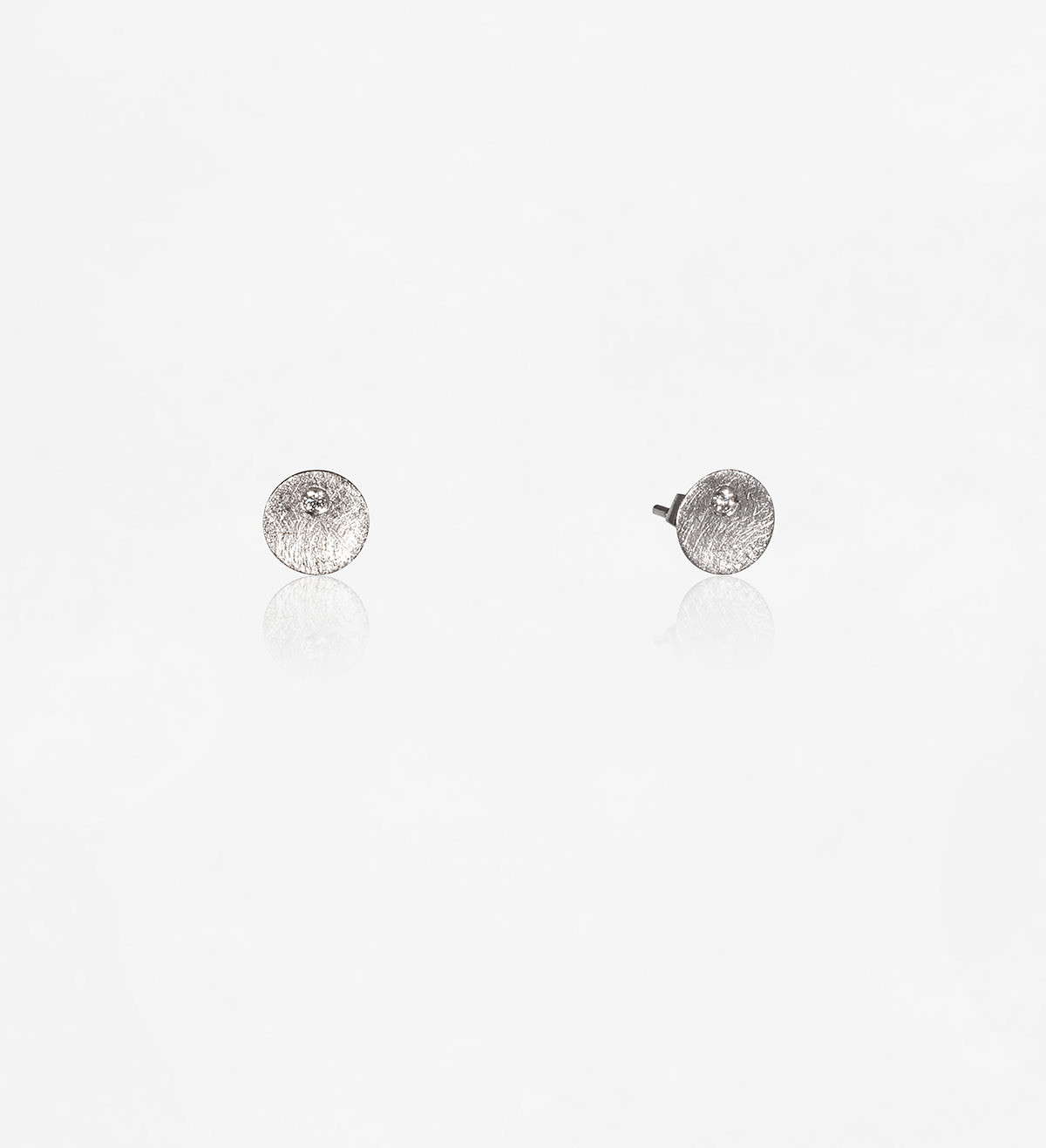 18k white gold earrings Flô 8mm with diamonds 0,05ct