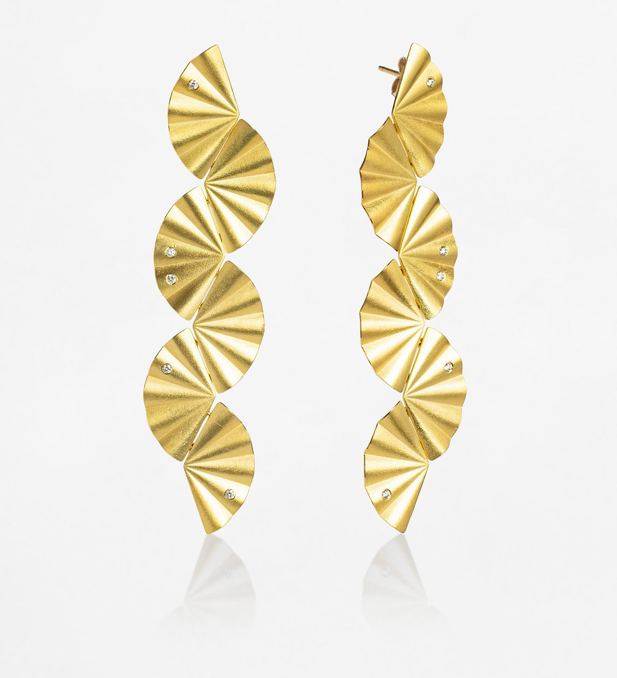 18k gold earrings Maiko 80mm with diamonds 0,15ct