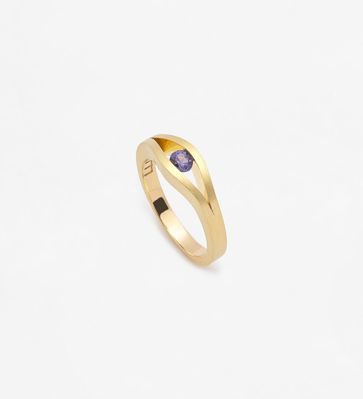 18k gold ring with lila sapphire Wennick-Lefèvre 0.21ct