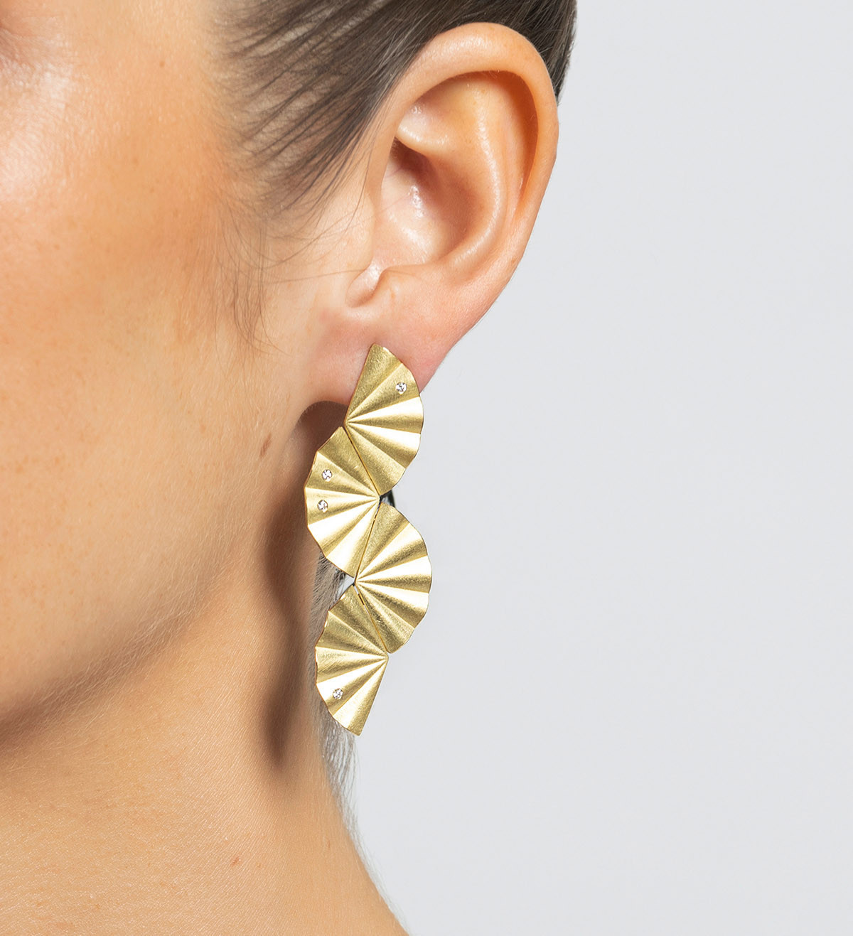 18k gold earrings Maiko with diamonds 0,12ct