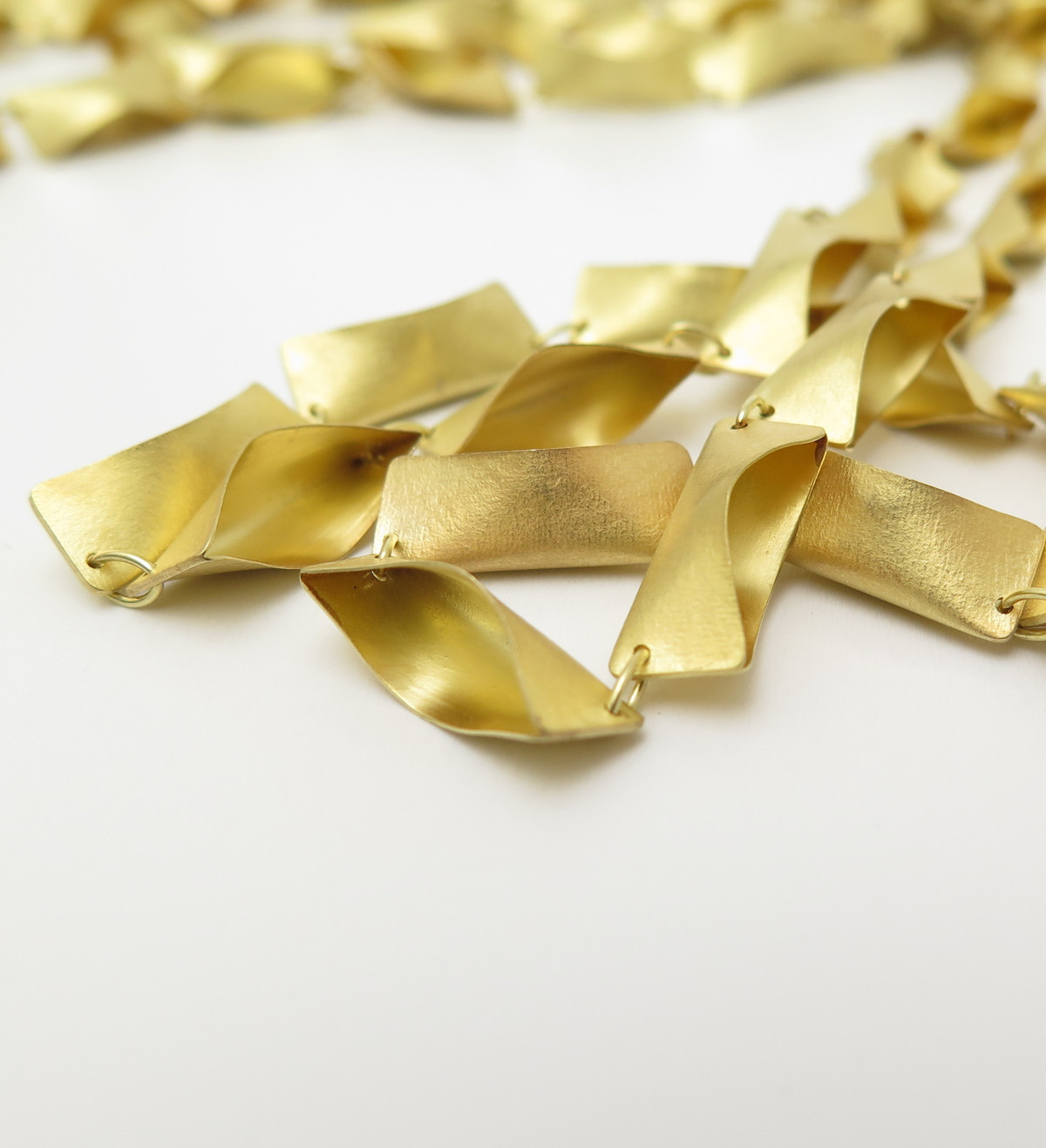 18k gold necklace Bots
