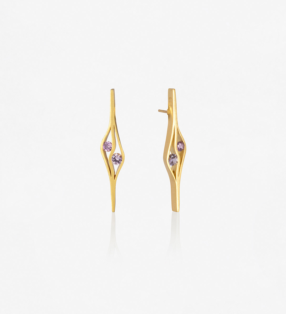 18k gold earrings with purple Wennick-Lefèvre sapphire 1,16ct