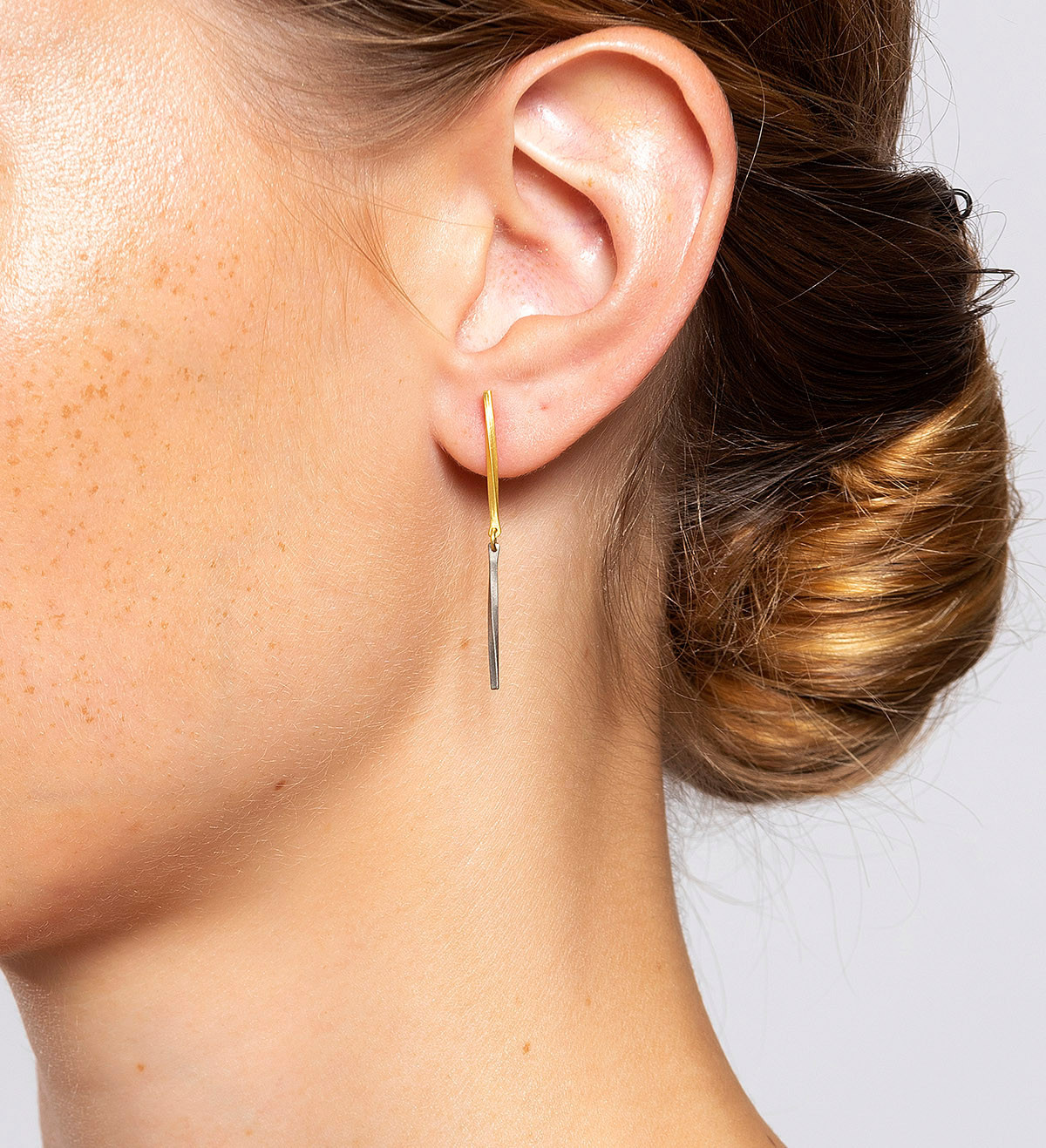18k gold and titanium earring Pinassa 40mm