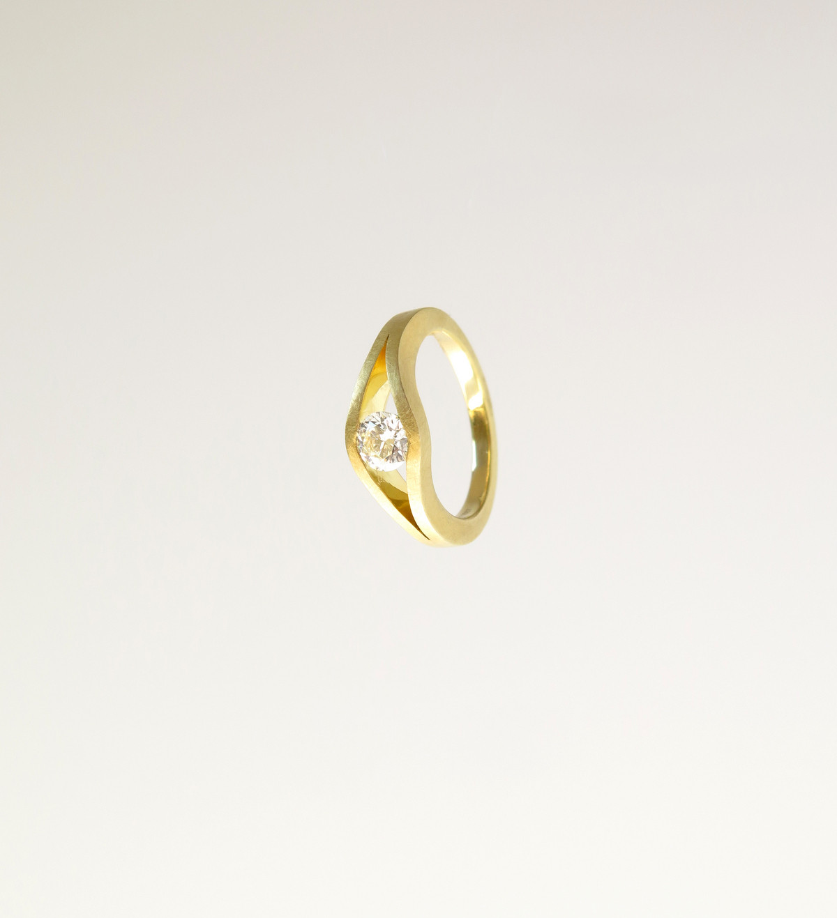 18k gold ring with diamond 0,52cts VVS2 D