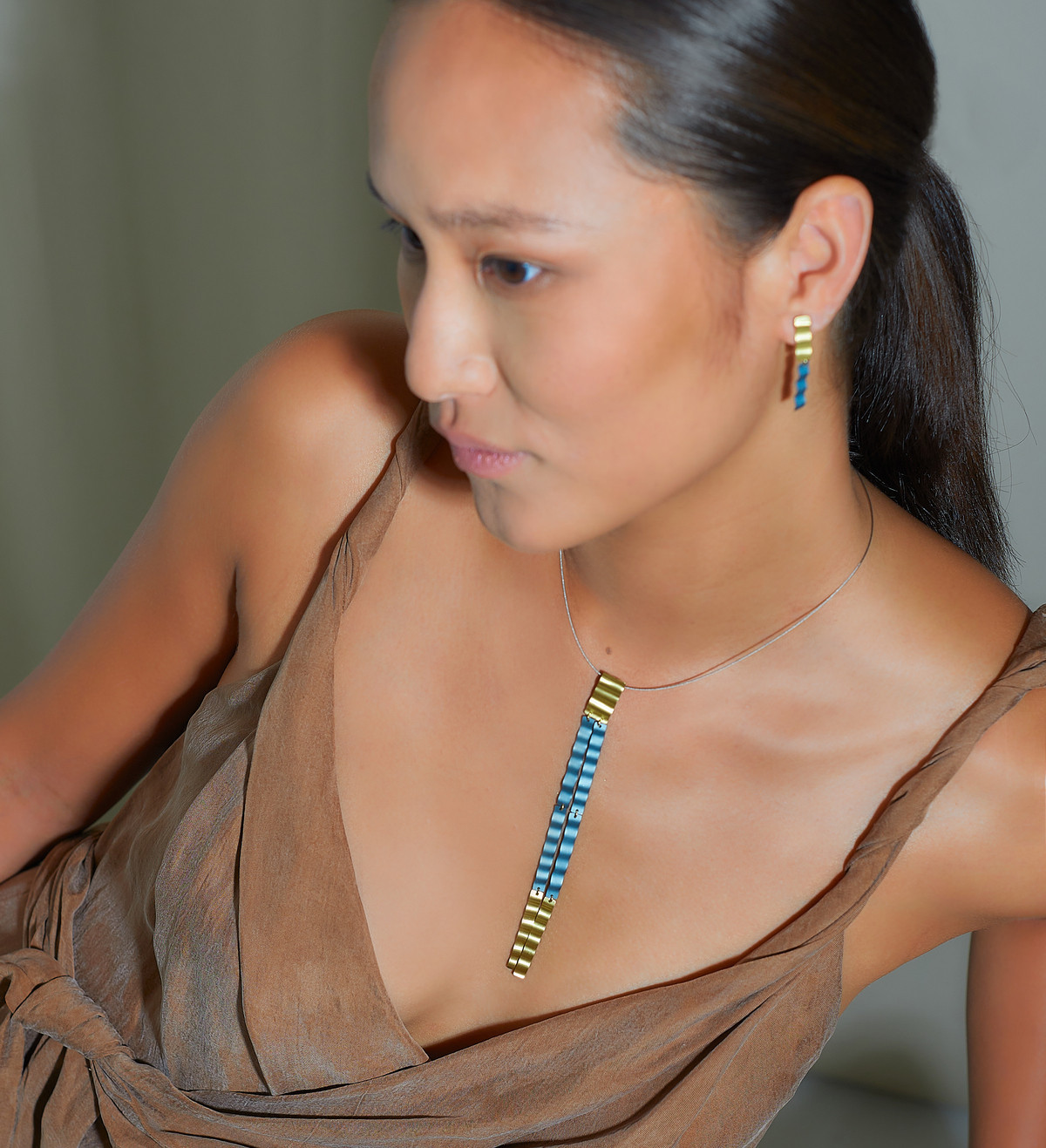 18k gold and titanium pendant Aigua long double 130mm 18k gold and titanium pendant Aigua long double 130mm