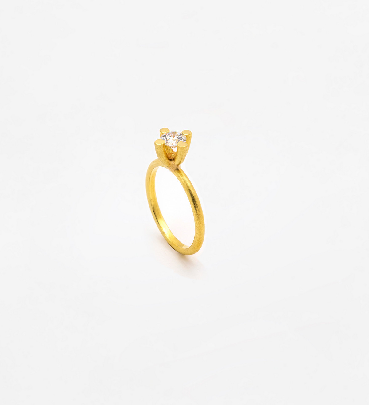 Solitario oro 18k con diamante 0.30 qts VVS2 D