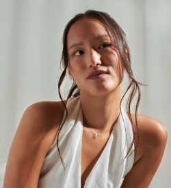 Penjoll or blanc Flô 8mm amb diamants 0,025ct