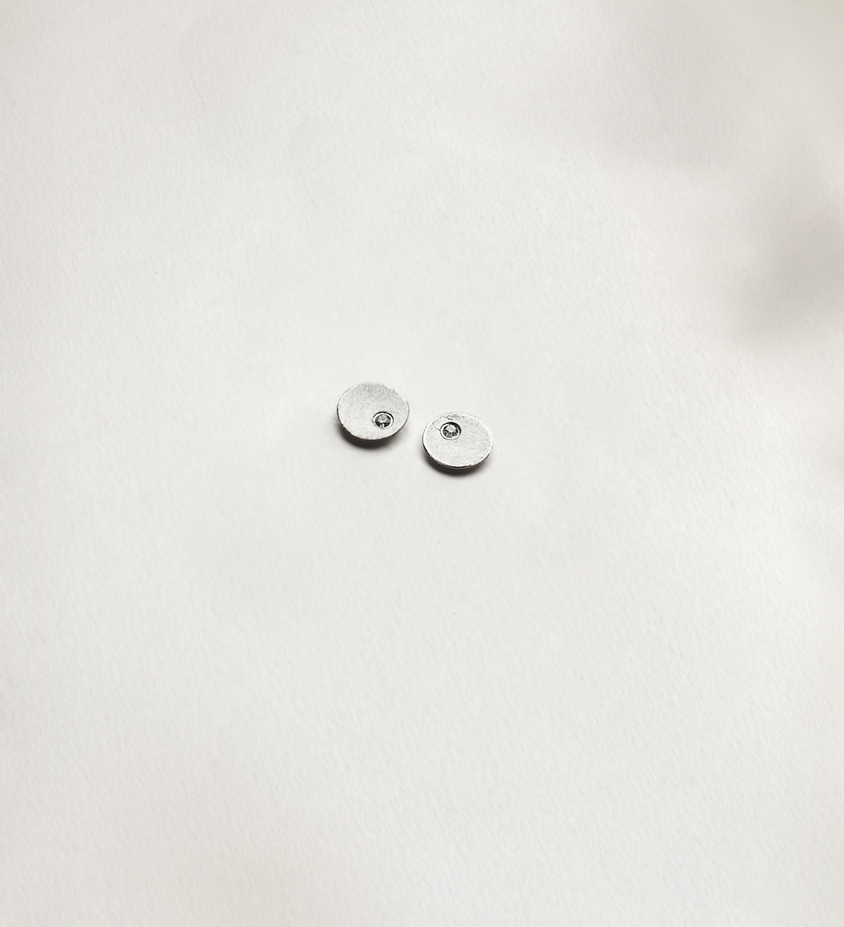 Pendientes oro blanco Flô 8mm y diamantes 0,05ct