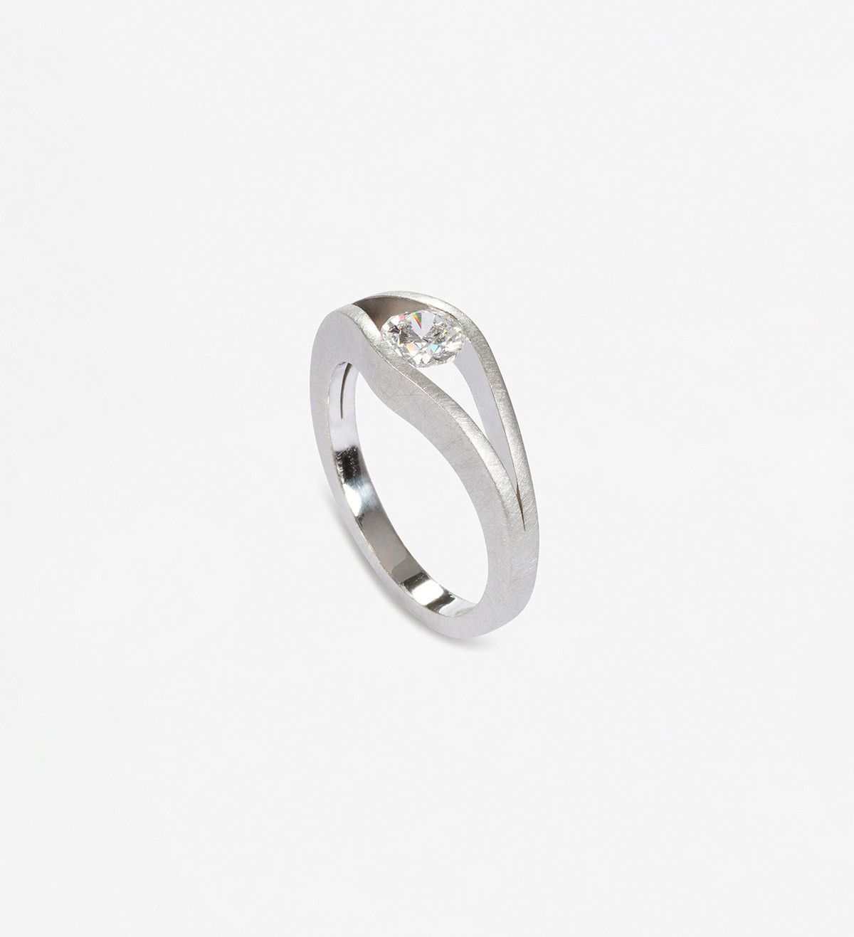 Solitario oro blanco de18 kt con diamante 0,30ct VS1 F