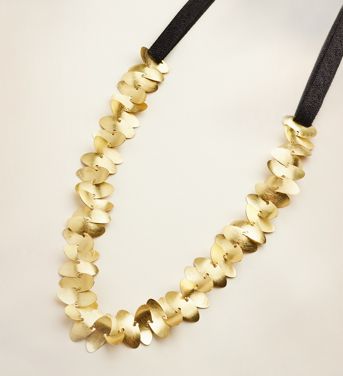 Collar oro Samoa con cinta 90cm ajustable