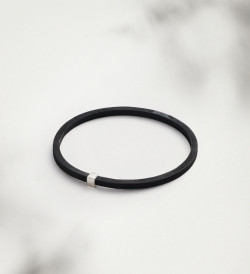 Brazalete plata y caucho Dauet