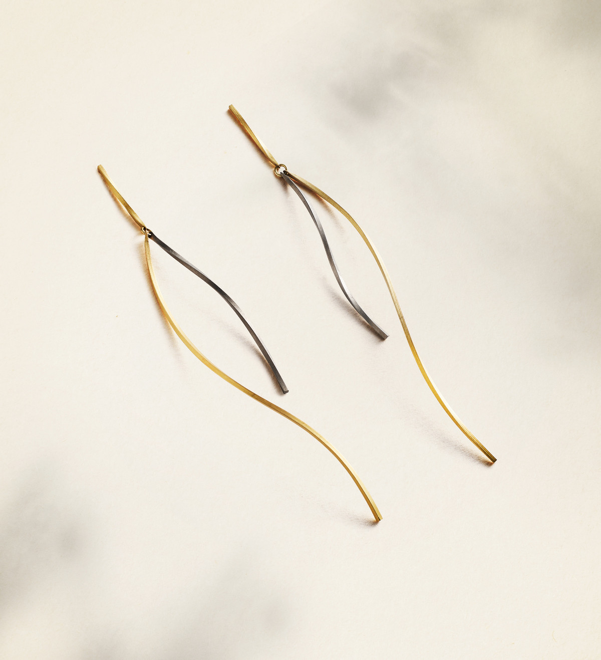 Pendientes oro  y titanio Pinassa 110mm