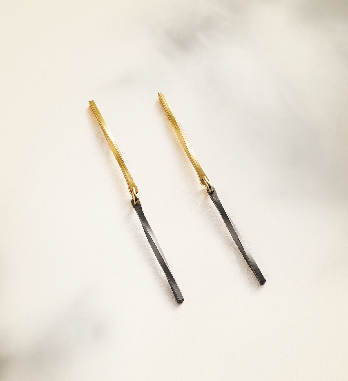 Pendientes oro y titanio Pinassa 40mm