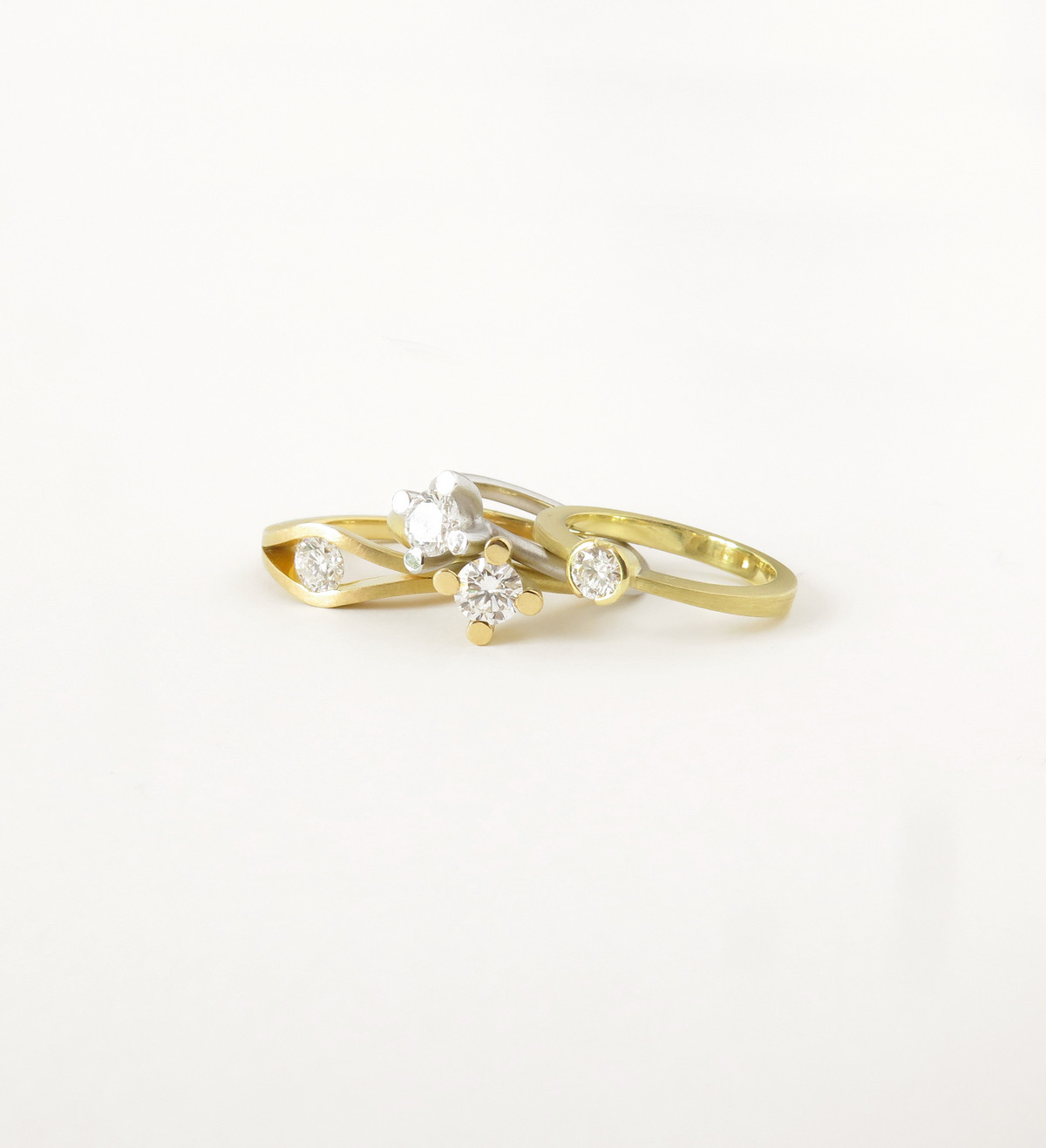 Solitario oro con diamante 0,35ct VVS1 D