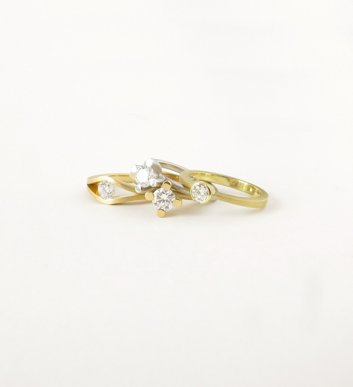 Solitario oro con diamante 0,32ct VVS2 D