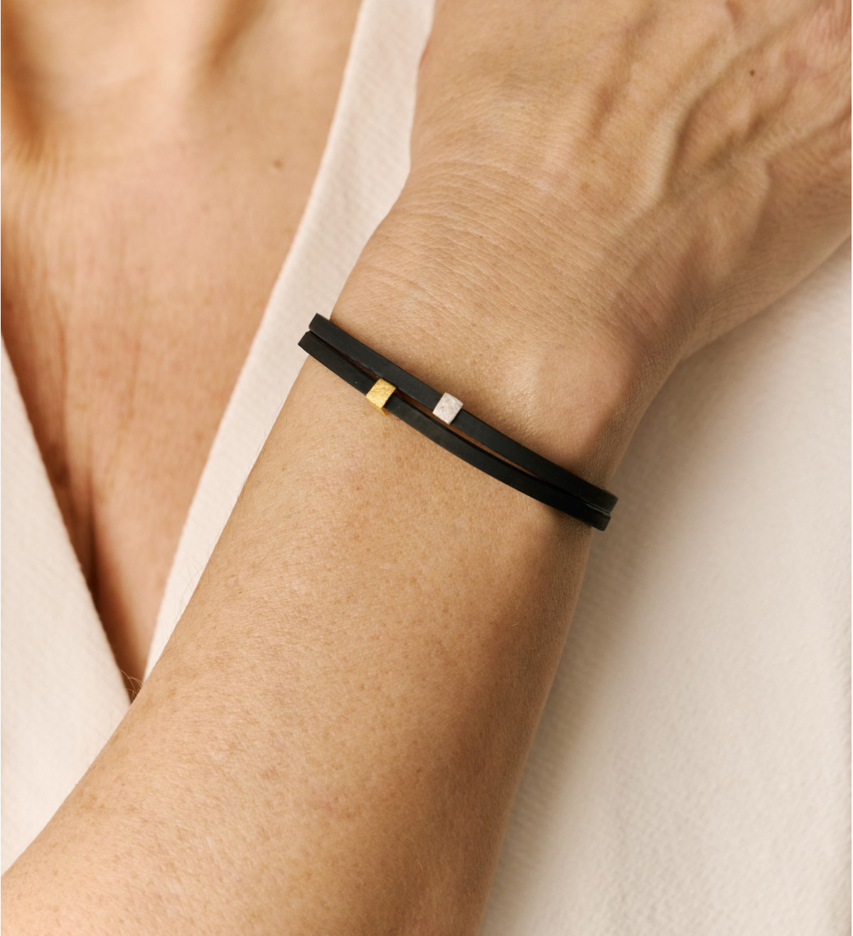 Brazalete plata y caucho Dauet