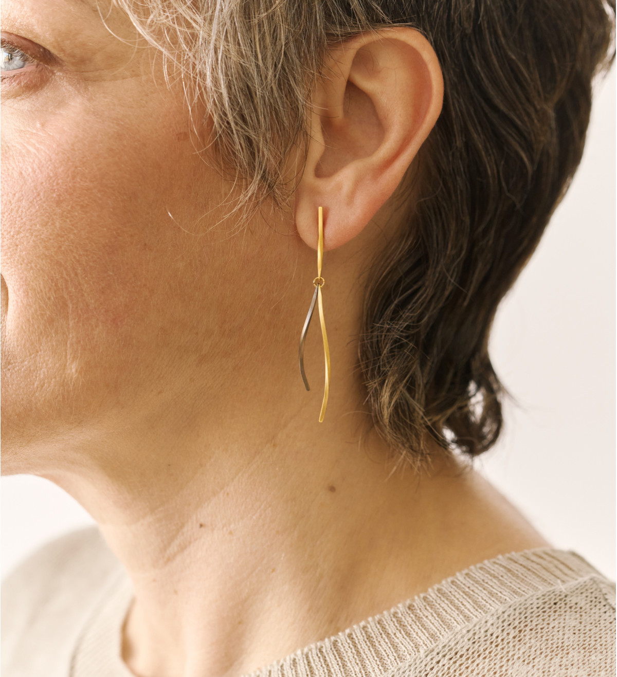 Pendientes oro y titanio Pinassa 60mm