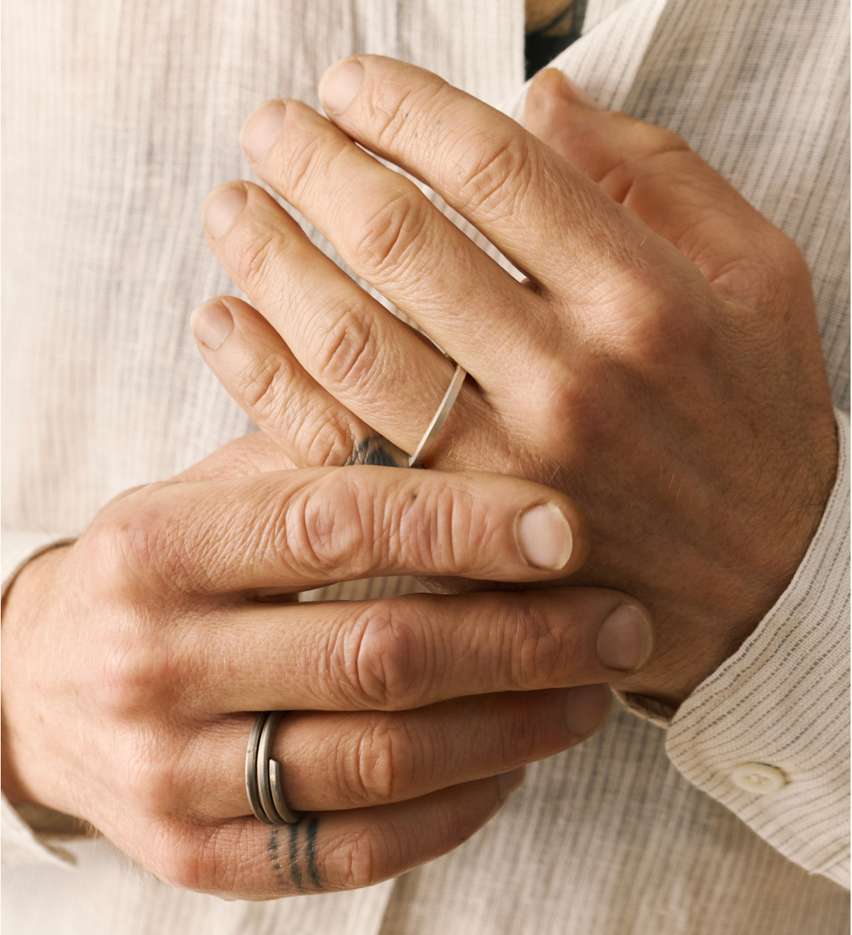 Anillo oro y titanio Pinassa para hombre