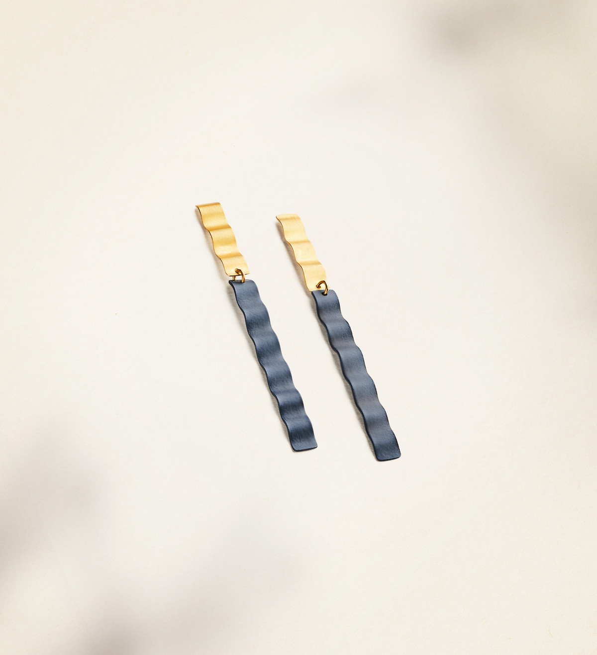 Pendientes oro y titanio Aigua 57mm