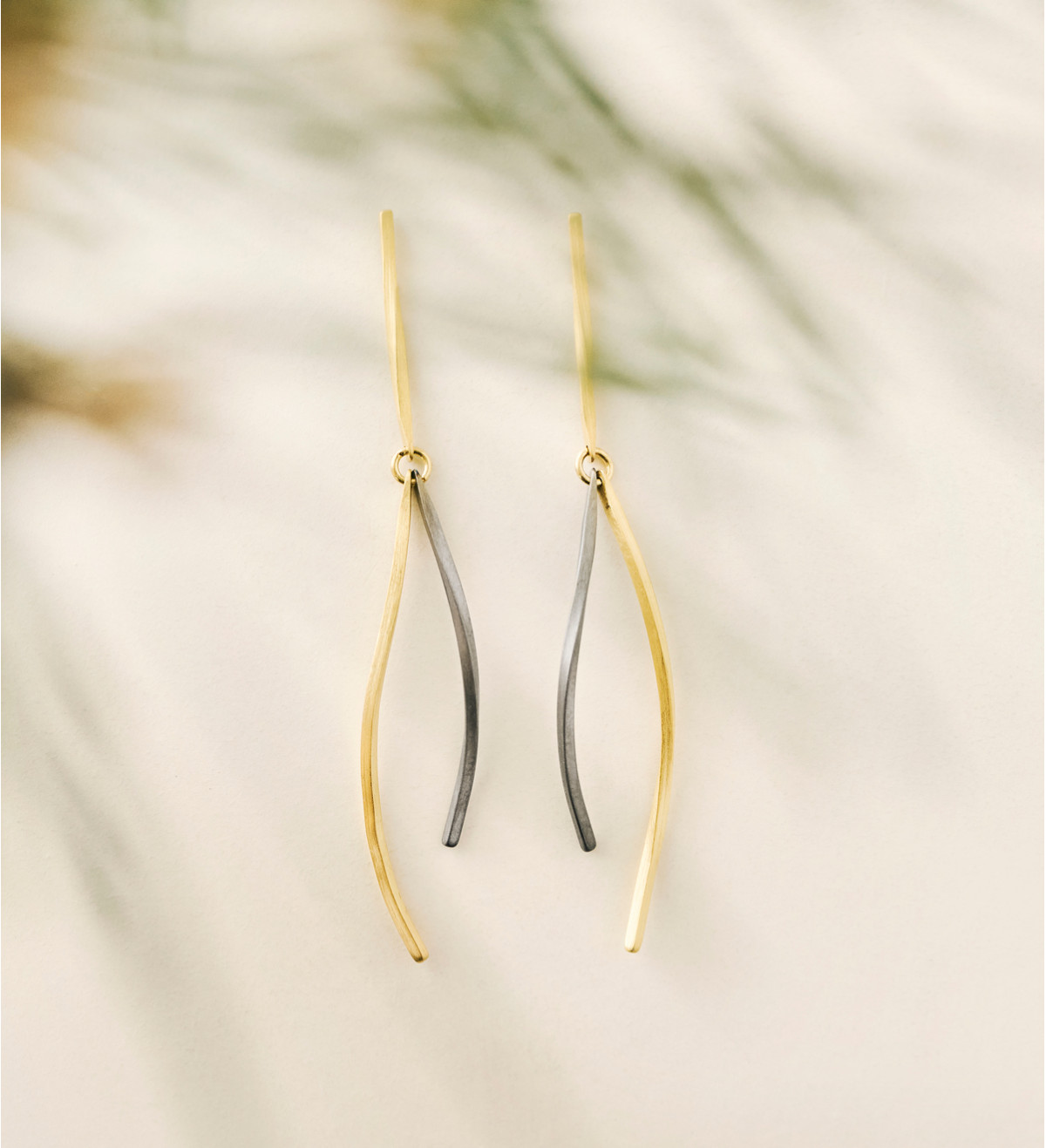 Pendientes oro y titanio Pinassa 60mm