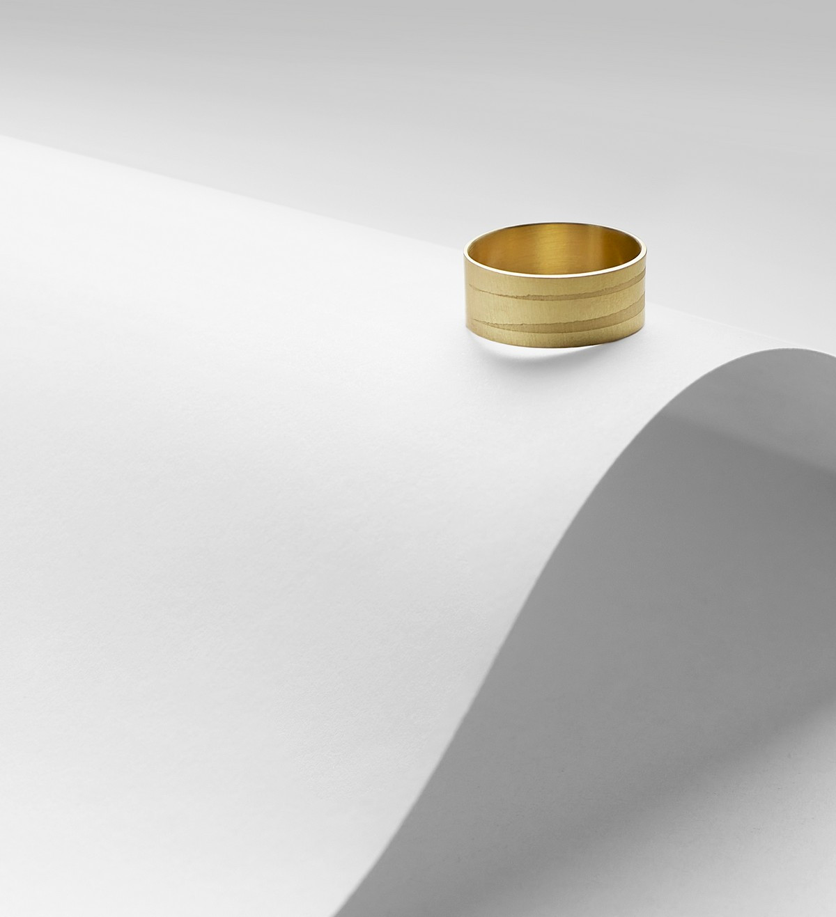 18k gold ring Traces 8mm