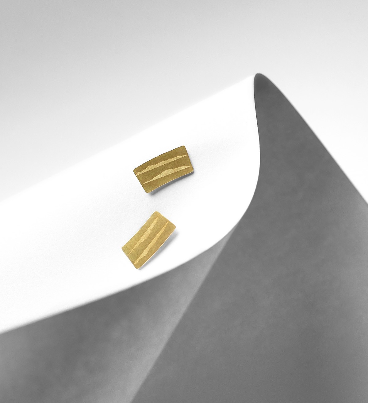 18k gold Traces earrings 15mm