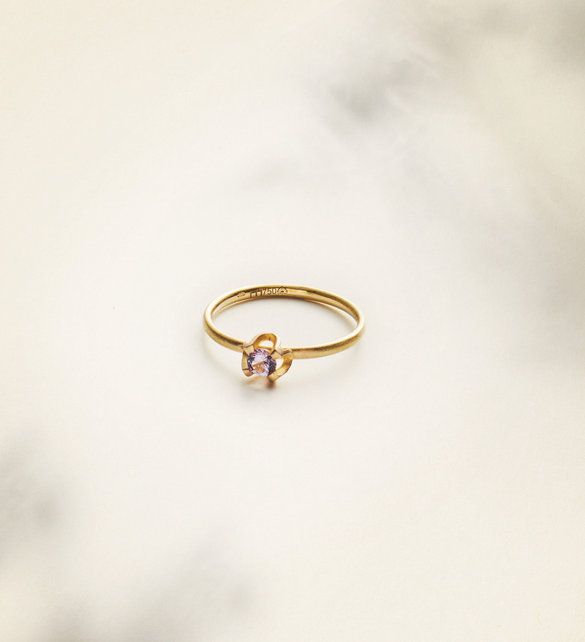 Anillo oro con zafiro lila Wennick-Lefèvre 0,21 ct