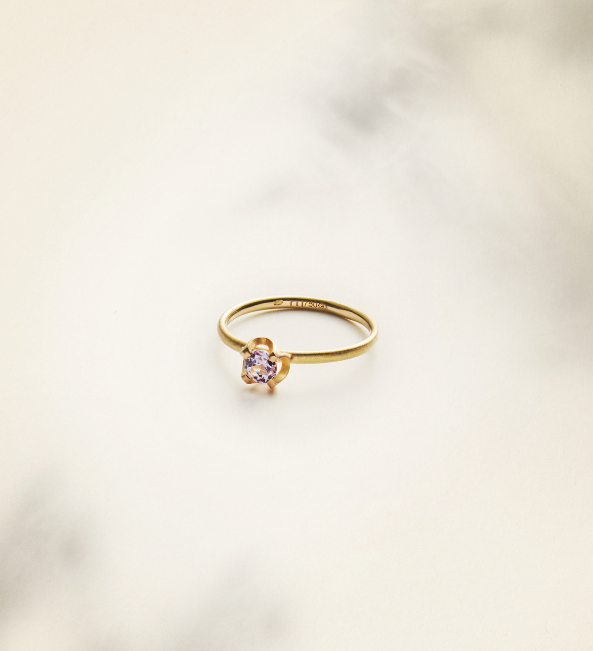 Anillo oro con zafiro lila Wennick-Lefèvre 0,32 ct