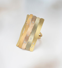 Anillo Oceà en oro y diamantes (0,169 ct)
