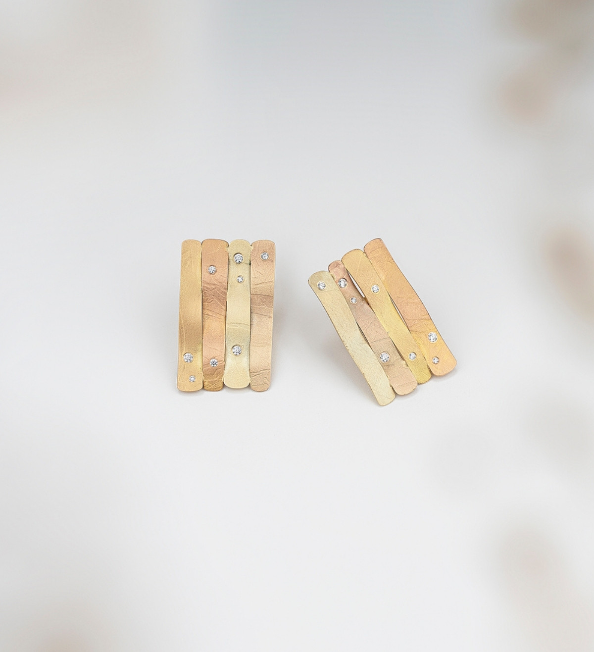 Oceà earrings in gold and diamonds (0.25 ct)