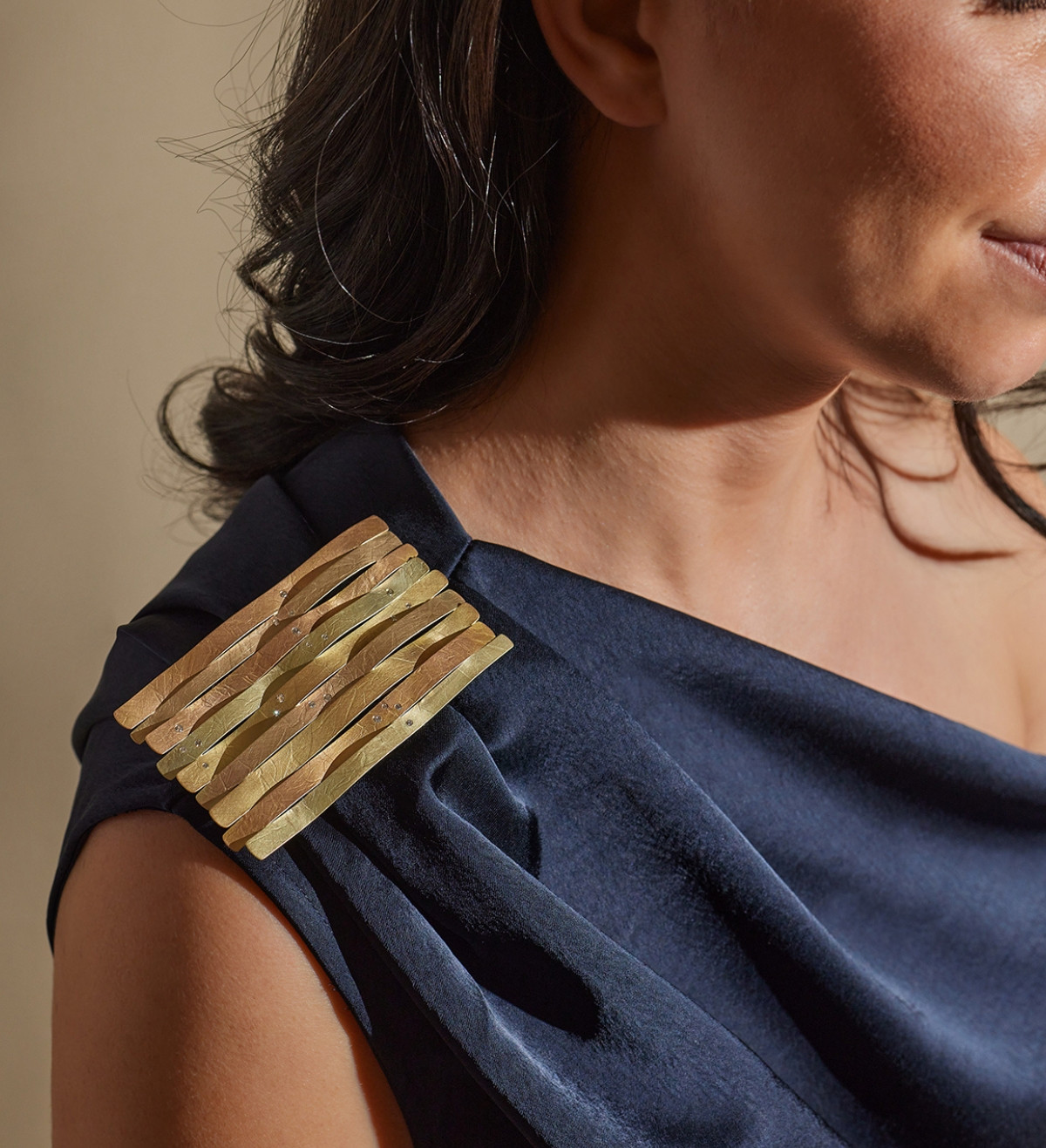 Oceà pendant and brooch in gold and diamonds (0.308 ct)