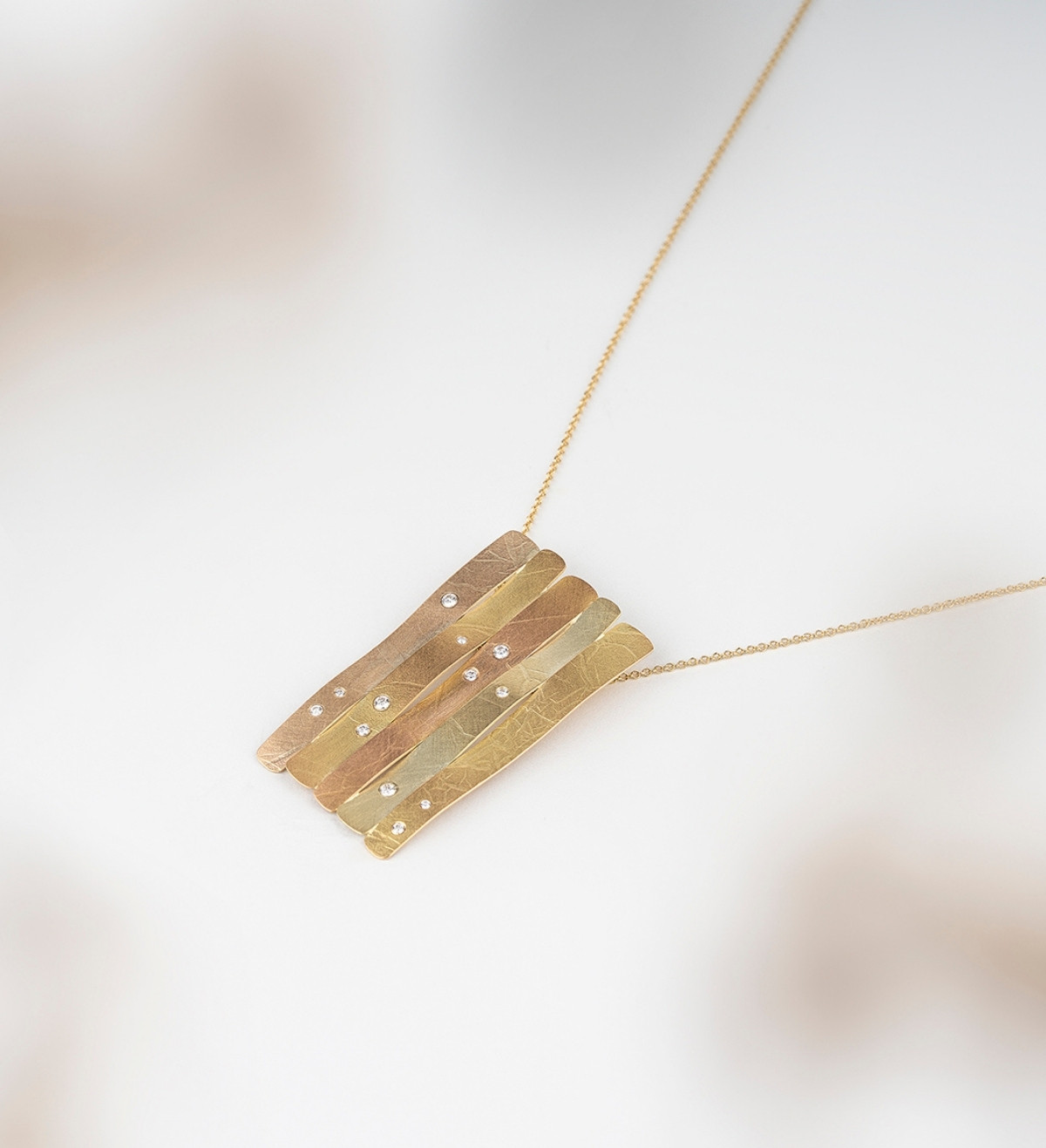 Colgante Oceà en oro y diamantes (0,18 ct)