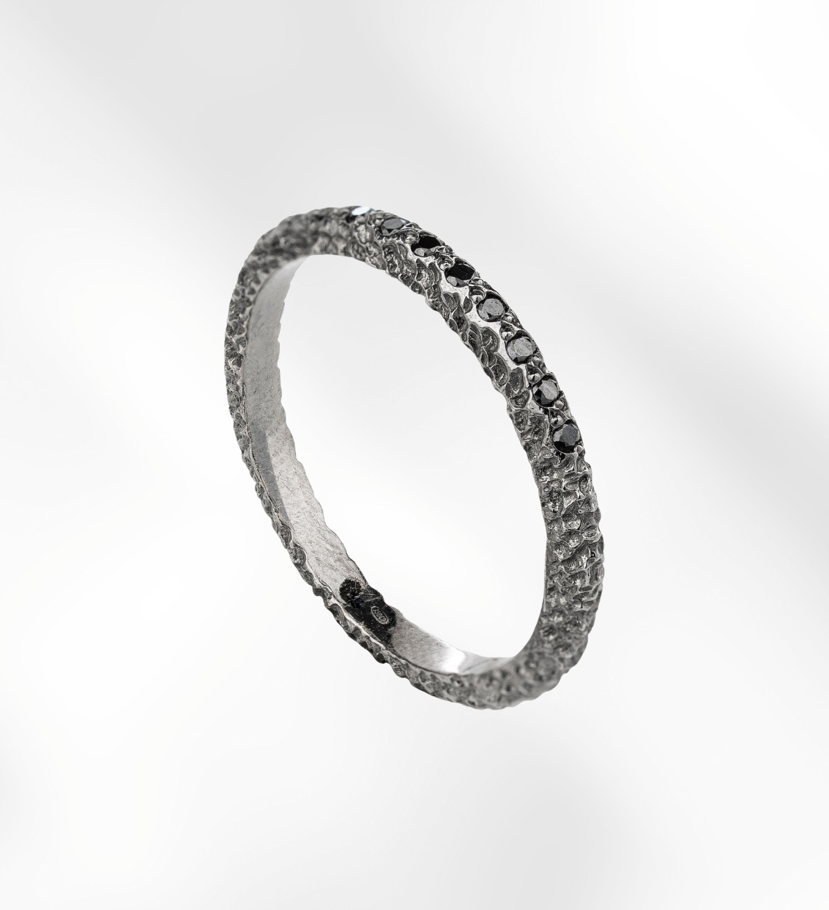 Anillo oro blanco con diamantes negros 0,34ct