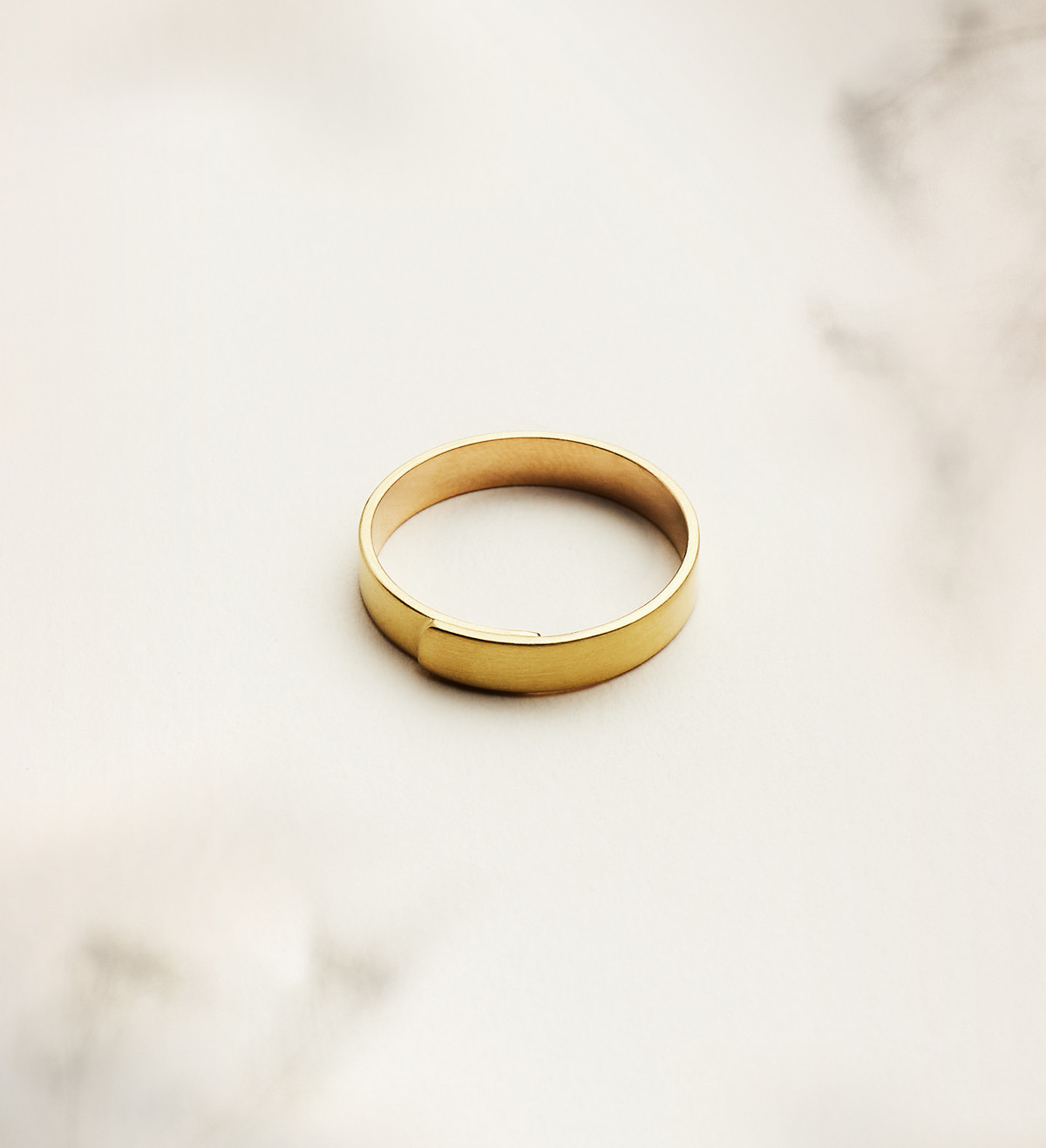 Anillo oro amarillo Posidonia para hombre 4mm