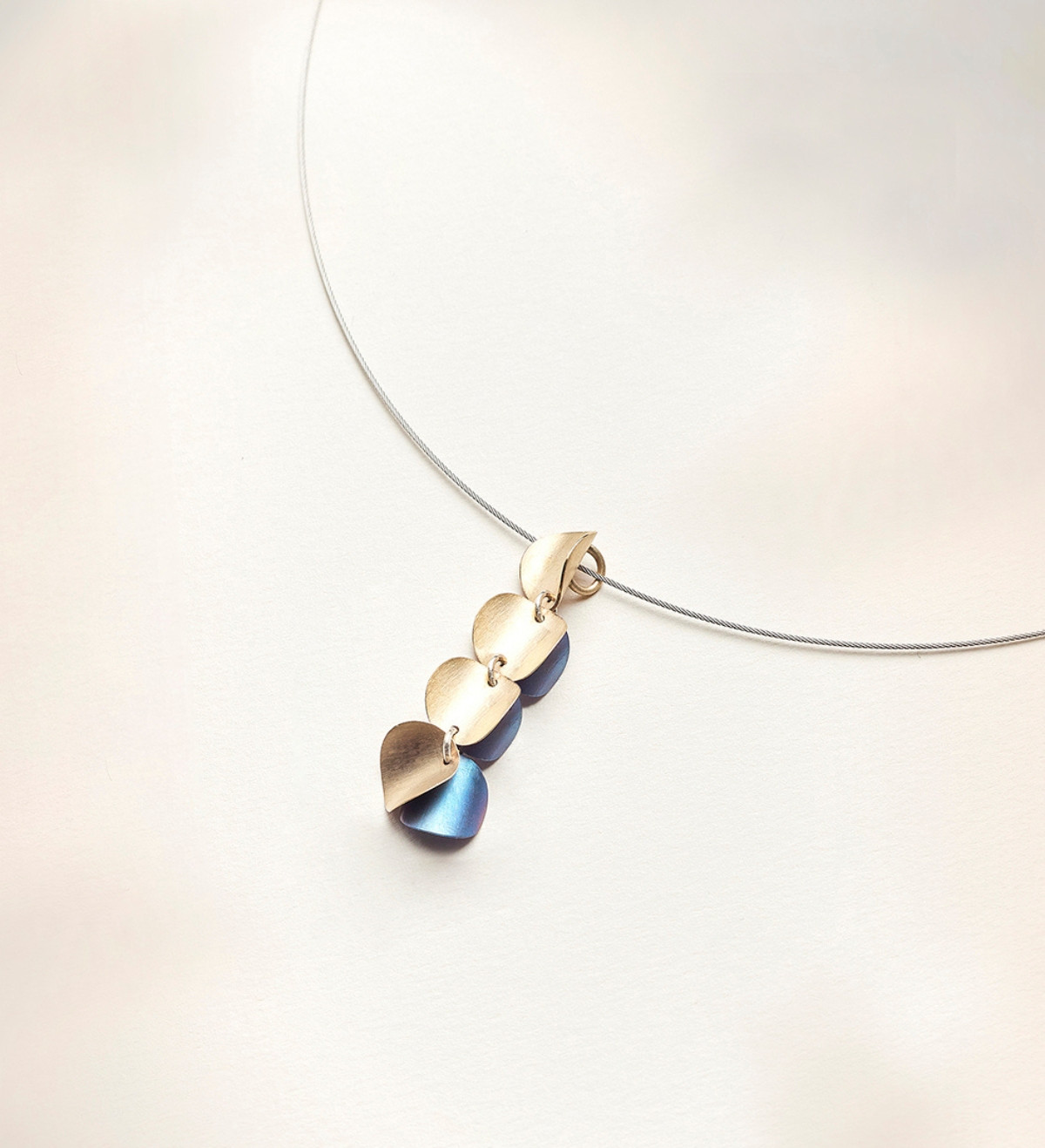 Lunar pendant with in combined metals 3 cm